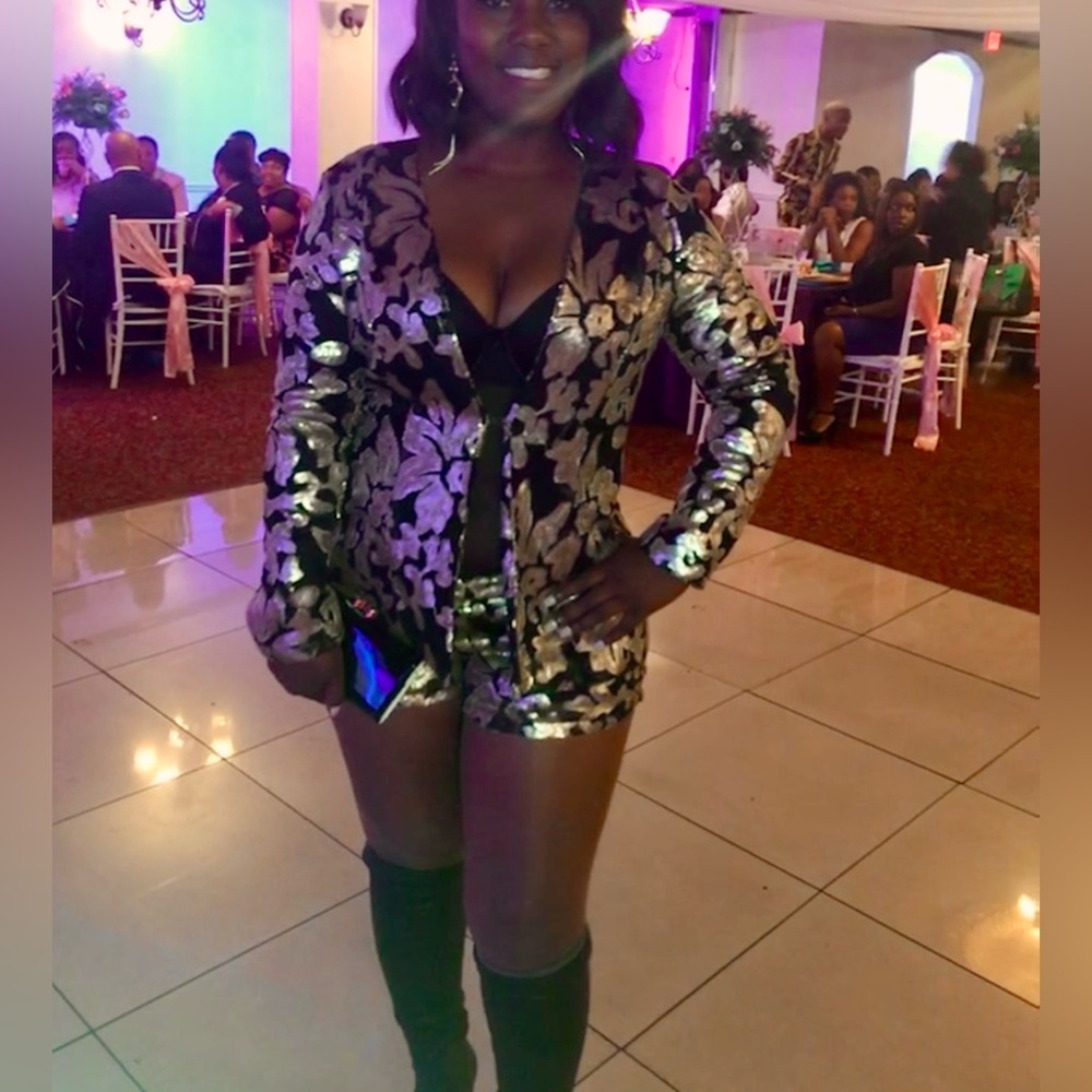 Sequin 2-piece Shorts Suit - Picture 4 of 16